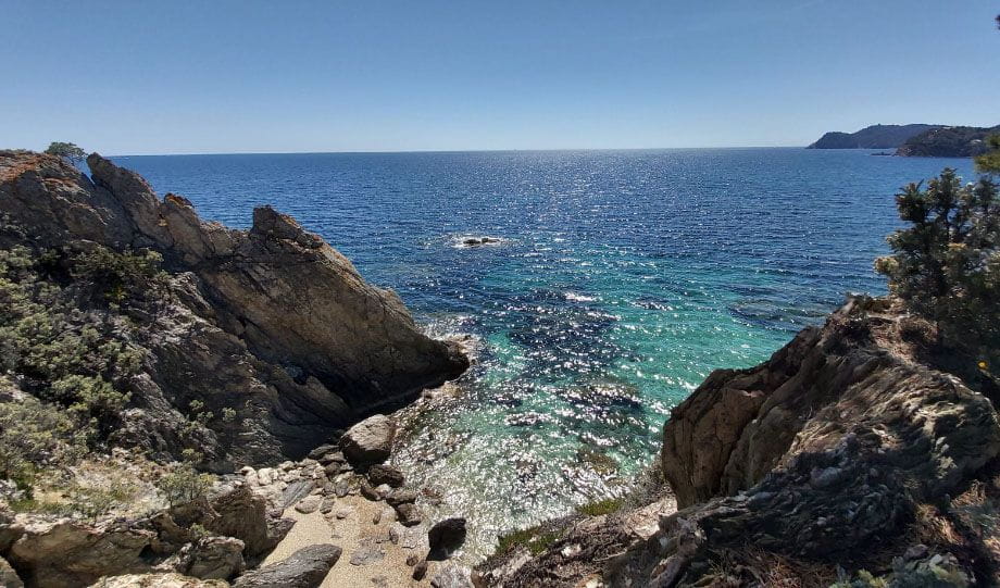 camping les roseaux vue mer rochers